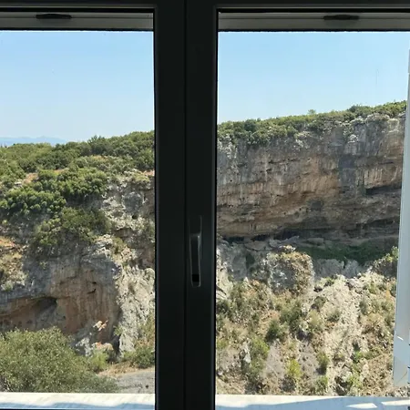 το φαραγγι του παρνασσου Tithorea